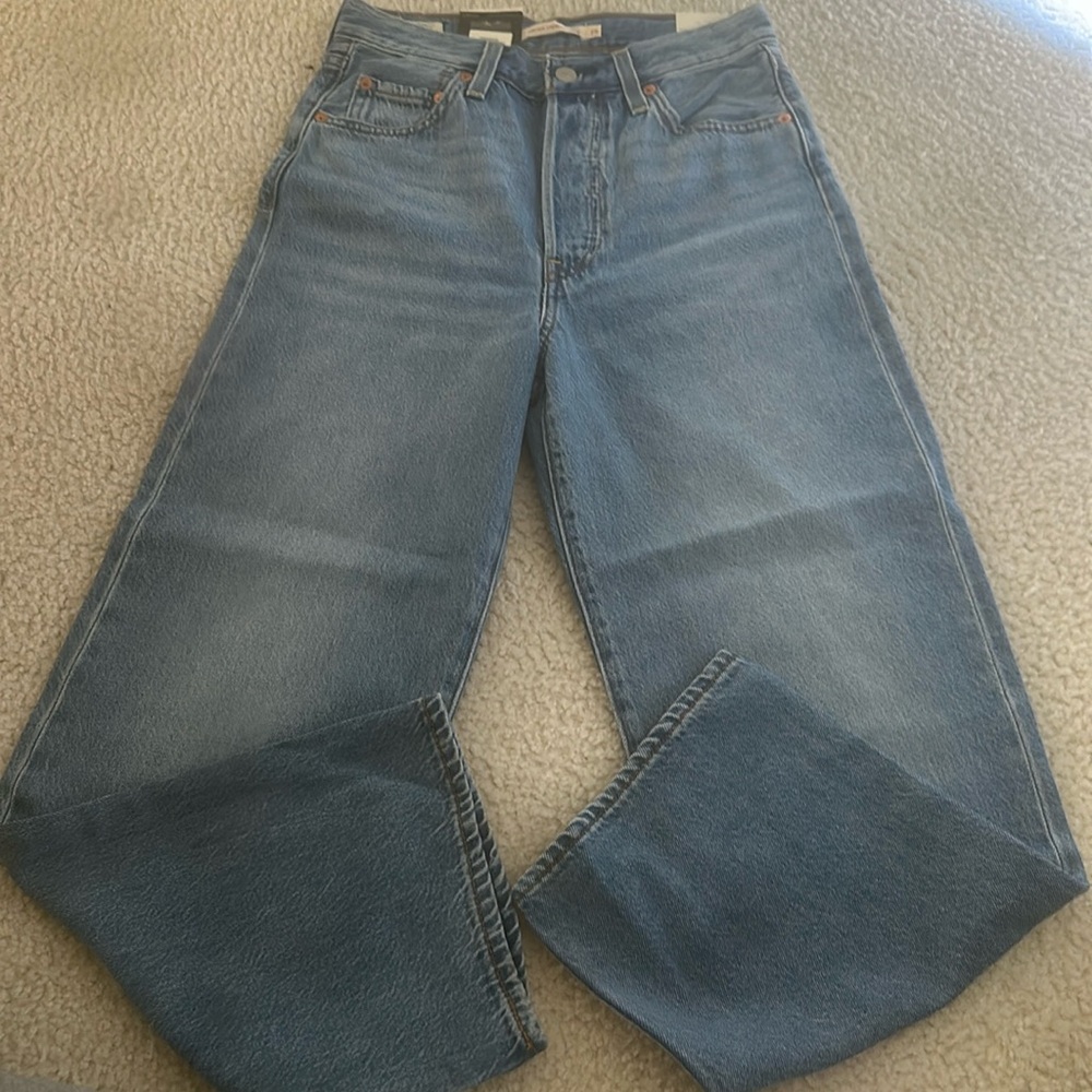 brand new levi’s rib cage straight ankle jeans size 26/27 color adhk # s114919